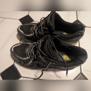 Saucony hurricane shoes